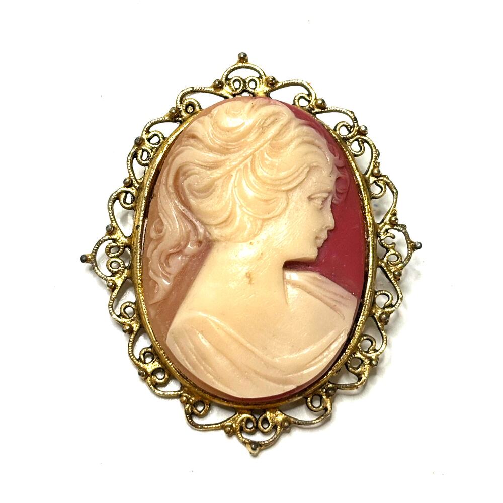 Vintage Cameo Brooch Pin Gold Tone 2 inches